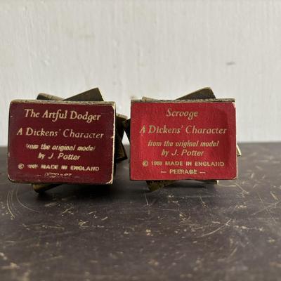 LOT 98: Vintage Classics Novels: Through the Looking Glass, Robin Hood, Huckleberry Finn, Robinson Crusoe, Tresure Island & Bronze...