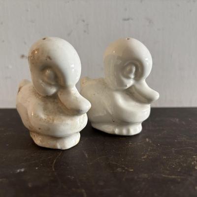 LOT 106: Vintage White House Apple Cider Vinegar Jars, Vintage Salt/Pepper Shakers, Donkey Planter & Cup