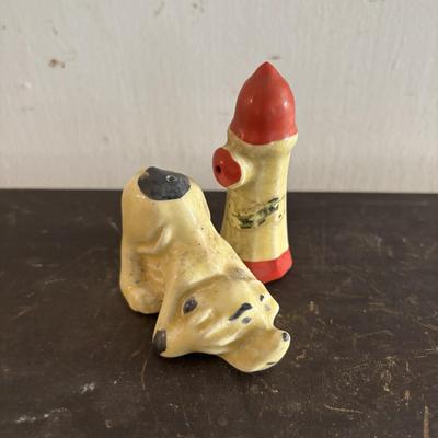 LOT 106: Vintage White House Apple Cider Vinegar Jars, Vintage Salt/Pepper Shakers, Donkey Planter & Cup