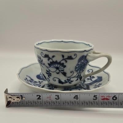 LOT 179: Vintage Arthur Wood Numbered Tea Pot & Variety of Cups and Saucers