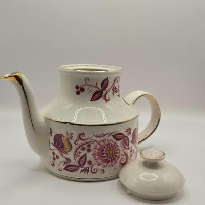 LOT 179: Vintage Arthur Wood Numbered Tea Pot & Variety of Cups and Saucers