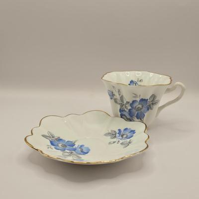 LOT 179: Vintage Arthur Wood Numbered Tea Pot & Variety of Cups and Saucers