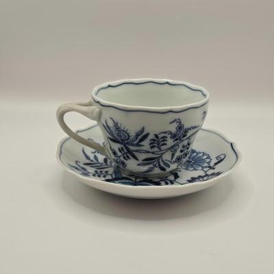 LOT 179: Vintage Arthur Wood Numbered Tea Pot & Variety of Cups and Saucers