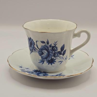 LOT 179: Vintage Arthur Wood Numbered Tea Pot & Variety of Cups and Saucers