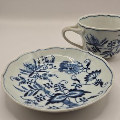 LOT 179: Vintage Arthur Wood Numbered Tea Pot & Variety of Cups and Saucers