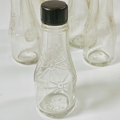 LOT 195: Vintage Planters Peanuts Plastic Cups and Nut Bowls, Clear Pyrex Divided Plates, and Bottles