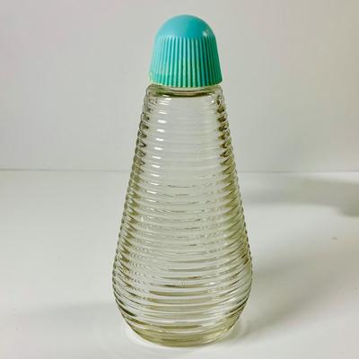 LOT 195: Vintage Planters Peanuts Plastic Cups and Nut Bowls, Clear Pyrex Divided Plates, and Bottles