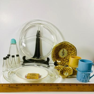 LOT 195: Vintage Planters Peanuts Plastic Cups and Nut Bowls, Clear Pyrex Divided Plates, and Bottles