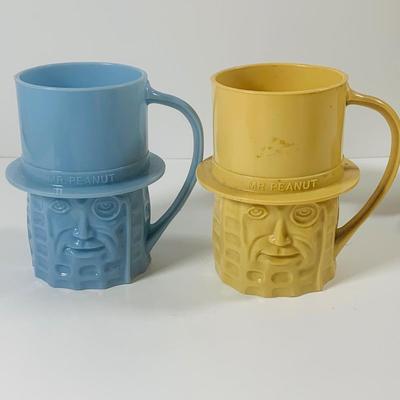 LOT 195: Vintage Planters Peanuts Plastic Cups and Nut Bowls, Clear Pyrex Divided Plates, and Bottles