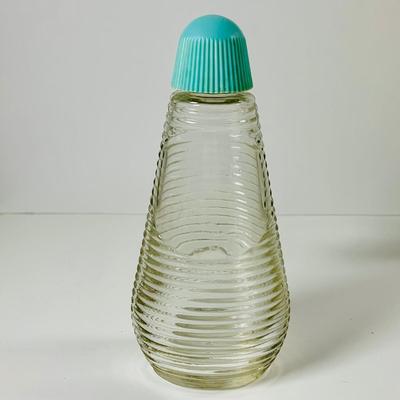 LOT 195: Vintage Planters Peanuts Plastic Cups and Nut Bowls, Clear Pyrex Divided Plates, and Bottles