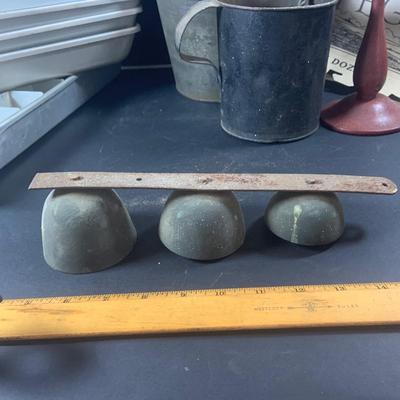 LOT 198: Primitive Kitchen Collection Including a Cast Iron Flat Griddle, Figidare Metal Icecube Tray, Tin Pudding Mold and Much More