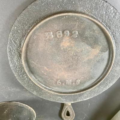 LOT 198: Primitive Kitchen Collection Including a Cast Iron Flat Griddle, Figidare Metal Icecube Tray, Tin Pudding Mold and Much More
