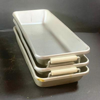 LOT 198: Primitive Kitchen Collection Including a Cast Iron Flat Griddle, Figidare Metal Icecube Tray, Tin Pudding Mold and Much More