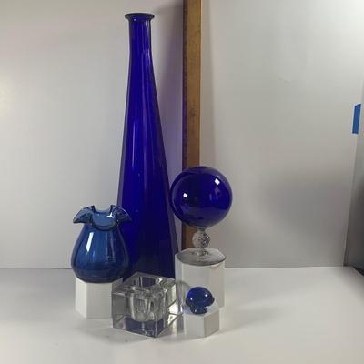 LOT 210: Beautiful Blue Art Glass Collection Including a Large Cobalt Blue Bottle Vase, Golf Ball Cobalt Blue Globe Vase, Glass Mushroom,...