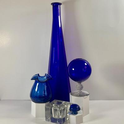 LOT 210: Beautiful Blue Art Glass Collection Including a Large Cobalt Blue Bottle Vase, Golf Ball Cobalt Blue Globe Vase, Glass Mushroom,...