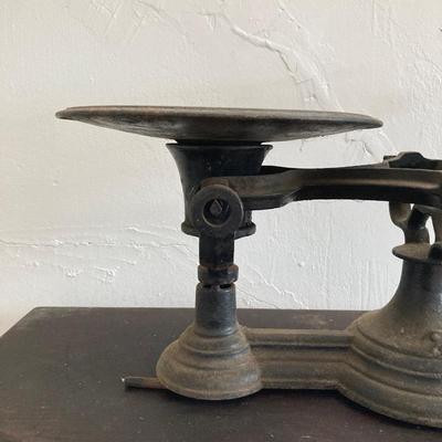 LOT 246: Antique / Vintage Cast Iron Scale