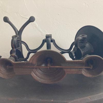 LOT 246: Antique / Vintage Cast Iron Scale