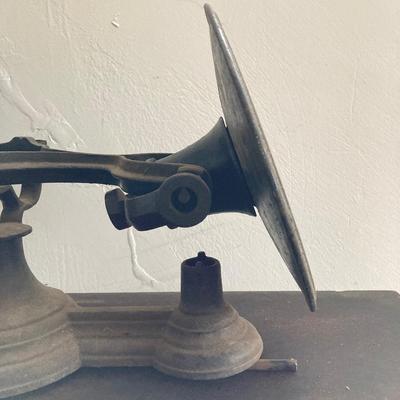 LOT 246: Antique / Vintage Cast Iron Scale
