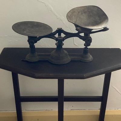 LOT 246: Antique / Vintage Cast Iron Scale