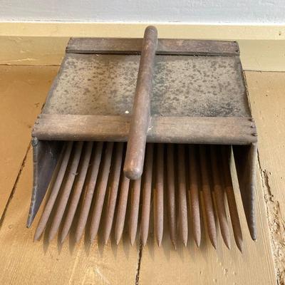 LOT 248: Antique / Vintage Primitive Wood Metal Cranberry Scoop Harvest Rake