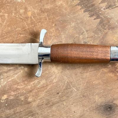 LOT 253: "Buffalo Bill" Knife - William F. Cody Reproduction Knife by Carvel Hall and Wall Display