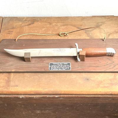 LOT 253: "Buffalo Bill" Knife - William F. Cody Reproduction Knife by Carvel Hall and Wall Display