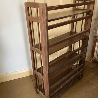 LOT 255: Vintage Wooden Folding Bookcase / Shelf Unit