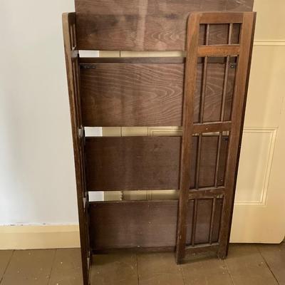 LOT 255: Vintage Wooden Folding Bookcase / Shelf Unit