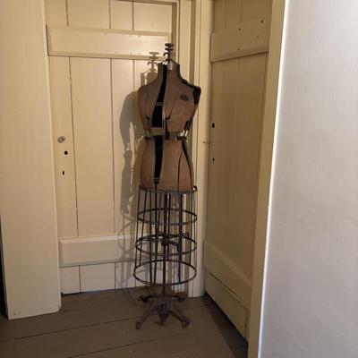 LOT 260: Antique Adjustable Dress Form