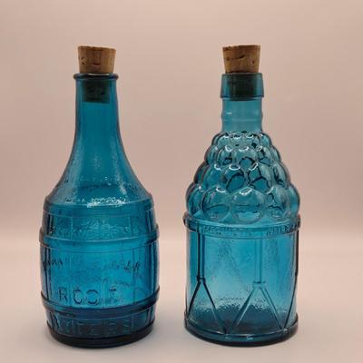 LOT 273: Wheaton Glass Bottles & Miniature Wheaton Bottles, Holstein/Friesian Association of America Bottle, Pharmaceutical Bottle,...