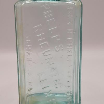 LOT 273: Wheaton Glass Bottles & Miniature Wheaton Bottles, Holstein/Friesian Association of America Bottle, Pharmaceutical Bottle,...