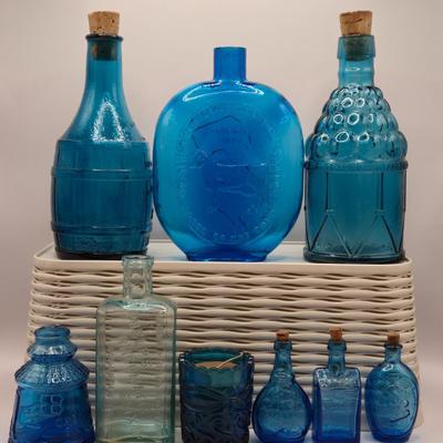 LOT 273: Wheaton Glass Bottles & Miniature Wheaton Bottles, Holstein/Friesian Association of America Bottle, Pharmaceutical Bottle,...