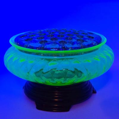 LOT 278: Vintage MCM Green Depression Glass Bowl w/a Clear Glass Frog Insert on a Black Glass Pedestal