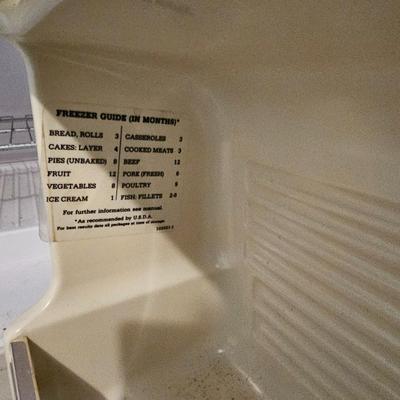 Working 18.6 Cu. Ft. Frostless Refrigerator-Freezer Model HMG 19474