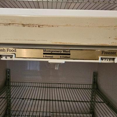Working 18.6 Cu. Ft. Frostless Refrigerator-Freezer Model HMG 19474