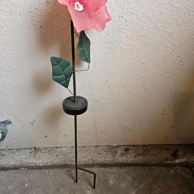 Outdoor solar yard art - Hummingbird - flowers and