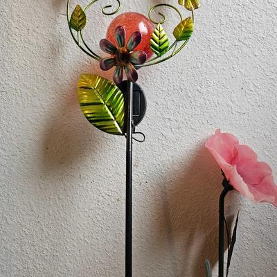 Outdoor solar yard art - Hummingbird - flowers and