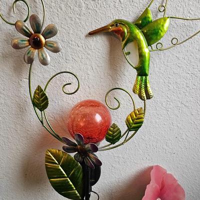 Outdoor solar yard art - Hummingbird - flowers and