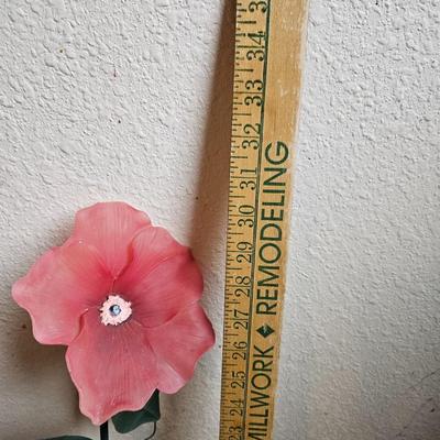 Outdoor solar yard art - Hummingbird - flowers and