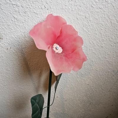 Outdoor solar yard art - Hummingbird - flowers and