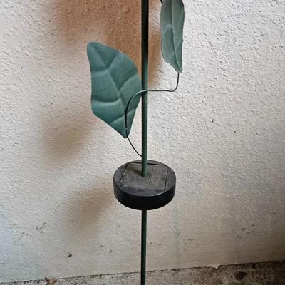 Outdoor solar yard art - Hummingbird - flowers and