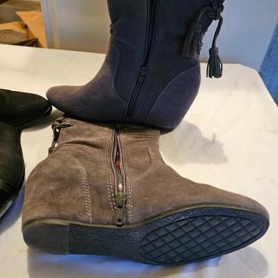 Two pair of Women's Boots - Sonoma - White Mountain Size 7.5