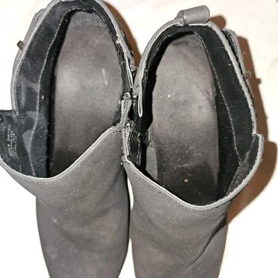 Two pair of Women's Boots - Sonoma - White Mountain Size 7.5