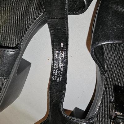 Three pairs of Women's Sandals - Old Navy - Nine West - Universal Thread Size 8M