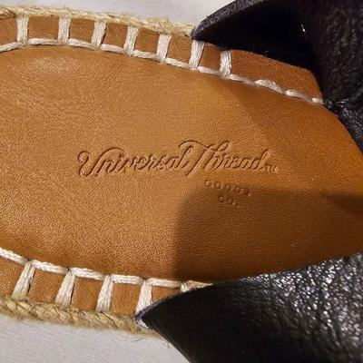 Three pairs of Women's Sandals - Old Navy - Nine West - Universal Thread Size 8M