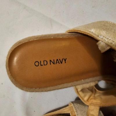 Three pairs of Women's Sandals - Old Navy - Nine West - Universal Thread Size 8M
