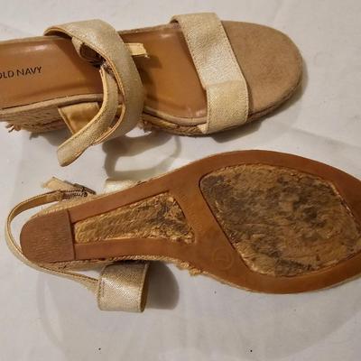 Three pairs of Women's Sandals - Old Navy - Nine West - Universal Thread Size 8M