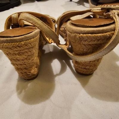 Three pairs of Women's Sandals - Old Navy - Nine West - Universal Thread Size 8M