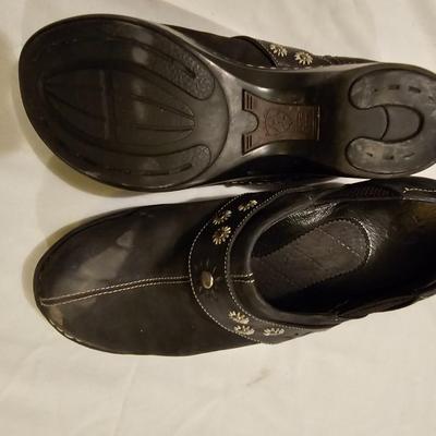 Two pairs of women's shoes - Ariat - Brandolino Size 7M
