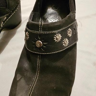 Two pairs of women's shoes - Ariat - Brandolino Size 7M